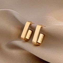 ［ドレススタイルにも］フープピアス つけっぱなし ボリューム ミニフープジュエリー ピアス イヤリング 小ぶり ゴールド 上品 レディース 入学式 卒業式 結婚式 お呼ばれ お呼ばれコーデ お祝い agete 4℃ ete lesbonbon