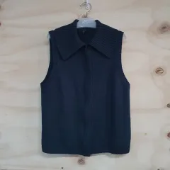 COS ウールベスト　美品 COS DEEP V-NECK SLEEVELESS TOP ウールベスト