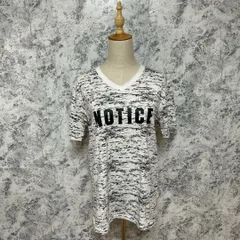 美品　AZUL　アズールバイマウジー　 Tシャツ　<!-利用不可文字-!>Xネック　半袖　総柄　薄手　春　夏　秋【M】白　ホワイト　黒　ブラック