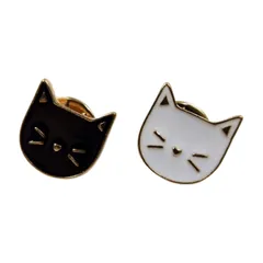 ネコちゃん ピンバッジ 黒と白 キャット 白猫 黒猫 2個セット ピンズ かわいい ニャンコ おしゃれ 留め具 バッチ 飾り方 使い方 付け方 バッヂ キャッチ 金属 バタフライクラッチ 装身具 レディース メンズ キッズ ユニーク おもしろ