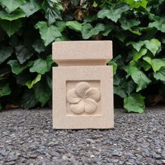 プルメリア石像スタンド パラスストーン 17X17X25　アジア雑貨 バリ雑貨 ハワイアン雑貨 リゾート 石像台座 花台 リゾート 庭 ガーデンオーナメント 建材 花柄 フランジパニ 250849
