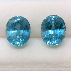 天然ジルコン　ルース　ペアForピアス　合計約6.05ct　煌めく　シーブルー　高彩度　美濃色　美品　鑑別書付き