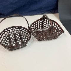 漆塗り 網目状の籠 持ち手付き　竹籠　花入　塗籠　手付き花籠 小物入れ 昭和レトロ レトロ カゴ アンティーク