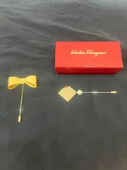 フェラガモ ラペルピン 2点セット（ゴールドカラー／ピンバッジ）