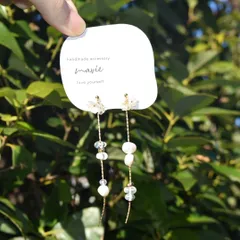 フラワーシェルと淡水パールの揺れるアクセサリー　サージカルステンレス/ピアス/イヤリング