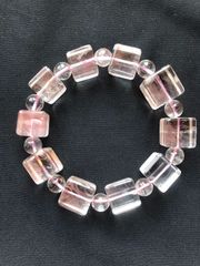 ピンクラダーキューブのブレスレット