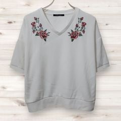 D0260 イング INGNI Tシャツ 長袖 ロンT (M) 白 花柄 バラ Vネック