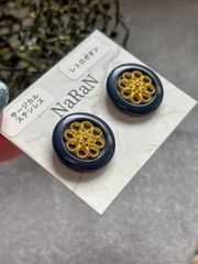 592≫レトロボタンのピアス