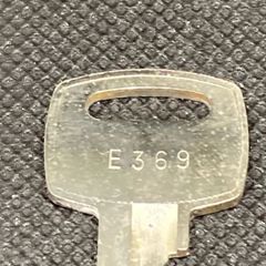 オフィス家具　鍵　中古　コクヨ　E369　書庫　ロッカー　メーカー純正