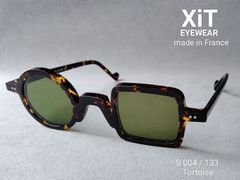 成田悠輔さんご愛用○-□メガネ XiT EYEWEAR