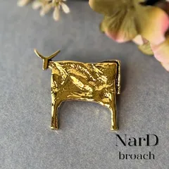 シンプルなウシブローチ　牛 ヴィンテージ調 ゴールド 新品 メンズ 個性的 アンティーク調 男女兼用 コサージュ おしゃれ 上品 未使用 NerD