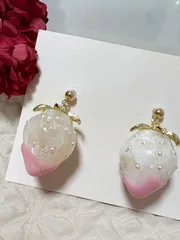 大きな苺ピアス3 可愛い　大ぶり