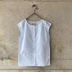 アンタイトルUNTITLED水色ストライプノースリーブブラウス
