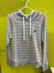 【タグ付き新品未使用】Tommy Hilfiger ストライプデザイン グレー パーカー Sサイズ　★「管理No.CA5758/CA 5761」
