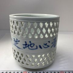 安東五作 白磁 透かし彫り筆筒 韓国 人間国宝 - メルカリ