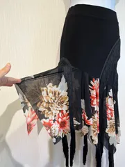 【新品・未使用】既製品スカート　社交ダンスドレス　ラテンドレス　レッスン　スカート　黒花柄　M