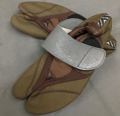 【訳あり品】Toe-Bi (トゥ－ビ）カーキ/ブラウン　24.5〜30.0cm 新型ランニング足袋　箱なし