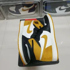 NIKE(ナイキ) エア ジョーダン 1 ハイ OG Yellow Ochre