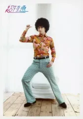 【中古】生写真(男性) 超特急/タカシ(松尾太陽)/全身・衣装赤・黄・アフロ・右手親指立て・左手腰・背景白/「BULLET TRAIN ARENA TOUR 2019-2020『Revolucion viva ～Shine Bright New Year～』」