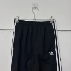 adidas(アディダス) 黒 3本線 ジョガーパンツ