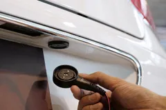 アストンマーティン　バッテリーコンディショナーアダプター アストンマーティンのバッテリーコンディショナー | Aston