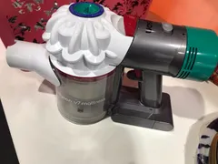Dyson SV10 スティッククリーナー 本体　ジャンク　　 値下げ交渉可 ダイソン SV25RD2 スティックサイクロンクリーナー Dyson V8