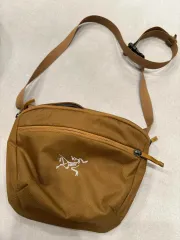 old arc'teryx アークテリクス　メッセンジャーバッグ　古着　y2k old arc'teryx アークテリクス 黒メッセンジャーバッグ 古着 y2k