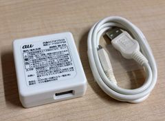 au 共通ACアダプタ03 [0301PQA] 純正品　KDDI