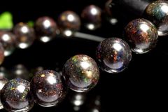 【１点物】遊色効果◇宇宙のよう ブラックマトリックスオパール　8mm　ブレスレット _MA1239