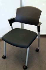 コクヨ　プロッティチェア　ブラック　黒　ミーティング　スタッキング　会議　オフィスチェア　ワークチェア