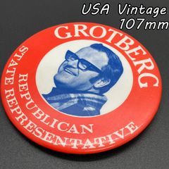 缶バッジ　アメリカ　輸入 雑貨　ビンテージ 『 GROTBERG 政治家 レッド ファッション小物 』 当時物　ヴィンテージ　バッチ　ピンバッチ　※ メッセージ　ノベルティー　広告　レトロ　( BAT2356 )