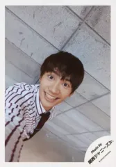 【中古】生写真(ジャニーズ) 関西ジャニーズJr./藤原丈一郎/上半身・衣装白赤・ストライプ柄・アングル上から/スペシャルセルフィー企画 第3弾 関西ジャニーズJr.