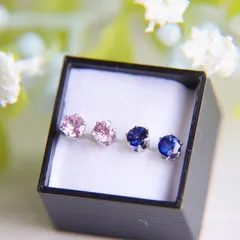 ピンクとブルーのサファイア　天然石ピアス　ペアセット