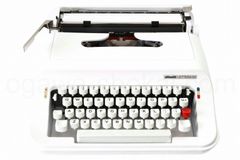 専門店でオーバーホール、リペイント済の中古タイプライター olivetti Lettera 34