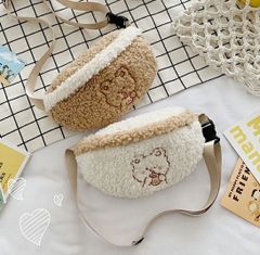 ボディバッグ ボア サコッシュ ショルダーバッグ レディース キッズ 2way 熊 ふわふわ ムートン ポシェット ワンショルダー ボディーバッグ 軽量 カジュアル プレゼント ギフト 女の子 小学生 ななめ掛け バッグ トレンド 子供 ポーチ