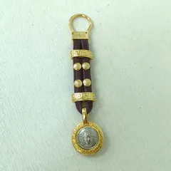 ジャンニヴェルサーチェ キーホルダー メデューサ ワインレッドゴールド シルバー ジャンニヴェルサーチェ キーホルダー メデューサ ワインレッド
