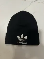 限定　balenciaga adidas capバレンシアガ　アディダス BALENCIAGA×adidas バレンシアガ アディダス ロゴ コラボキャップ