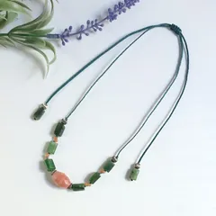 グリーンとオレンジの天然石　フリーサイズネックレス