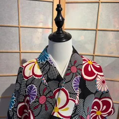 着物　身丈158cm　ポリエステル　黒色　花柄　小紋　レディース　モダン　洗える着物