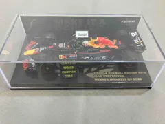 1/43 オラクル レッド ブル レーシング RB18 マックス・フェルスタッペン 日本GP 2022 ウィナー ピットボード付きのサムネイル