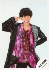 【中古】生写真(ジャニーズ) Aぇ! group/佐野晶哉/膝上・衣装黒・紫・右手指2本立て・左手後ろ・右目閉じ・口開け/「関ジュ 夢の関西アイランド 2020 in 京セラドーム大阪 ～遊びにおいでや!満足 100%～」グッズオフショット/公式生写真