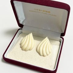 【送料無料】イヤリング/シェル風/ホイップ風/ツイストデザイン/ホワイト/中古品/箱付き/ヴィンテージ