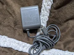 良品　ニンテンドーDS Lite 用 純正 ACアダプタ 充電器　DSライト