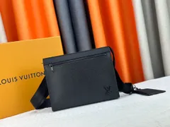 LVルイ・ヴィトン/男性用斜め掛けショルダーバッグ、バッグを手に持ち、革はスリムな構造を切り、金属文字を組み合わせた。肩ベルトの取り外し可能なハンガーはクリップとして使用でき、タッチフリーで支払いが簡単