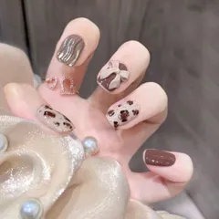 新品 YOGOTI ネイルチップ ショート ジェルネイル ネイルシール つけ爪 春夏ネイル ラウンドチップ 可愛い キラキラ 卵形 短い 3D爪 24枚入 ネイル用品 両面テープ付き ネイルアートの道具セット (ヒョウ柄)