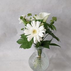 【気軽に飾れる】ちょこっとブーケ　白系お任せ