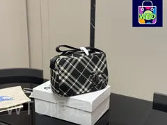 【今日特価】Burberry 新デザインカメラバッグ サイズ 26×18cm 最新生地のグレーンチェック 送料無料 今の在庫はセール価格！-WT0輸入