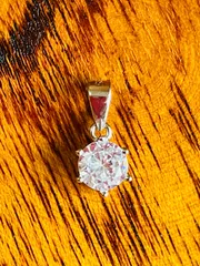 シルバーカラー　キュービックジルコニアネックレストップ　6〜7ミリ　キラキラ　！