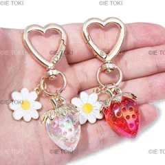 かわいいイチゴ白い花バッグチャームペンダントキーホルダーハートバックルキーチェーン女性女の子飾りバックパックアクセサリー