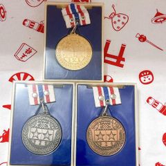 TAMIYA タミヤ グランプリ メダル 金 銀 銅 3枚セット ミニ四駆 WINNER 表彰 記念品 大会 非売品 レア コレクション トロフィー コンプリート ジャパンカップ 公式 当時物のサムネイル